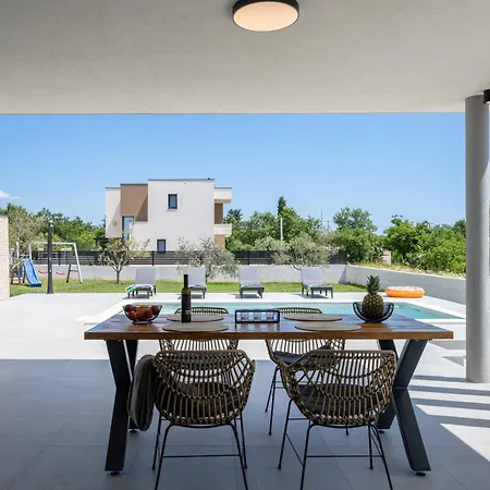 Villa New *
